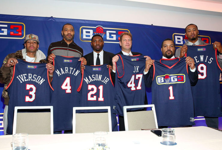 他是这队最稳的那个人（他是这支队伍最可靠的存在）