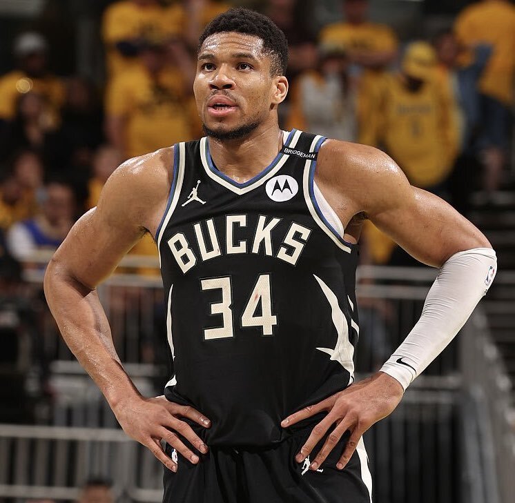 莱万西甲生涯进74球，同期单一联赛进球数仅次于哈兰德和凯恩（莱万西甲生涯斩获74球，同期单联赛进球仅逊哈兰德、凯恩）