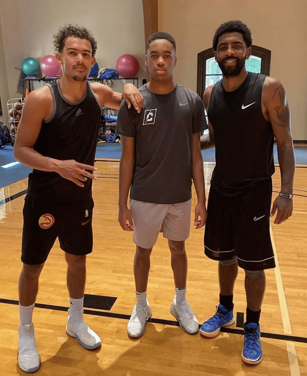 邮报：热刺冬窗将关注DV9，也可能引进世界级门将提升实力（邮报：热刺冬窗瞄准DV9，或引入世界级门将增强战力）